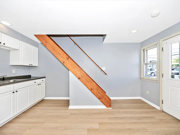 700 Motter Ave #B — Photo 4