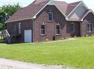 2678 Kinneys Rd, Cedar Hill, TN 37032