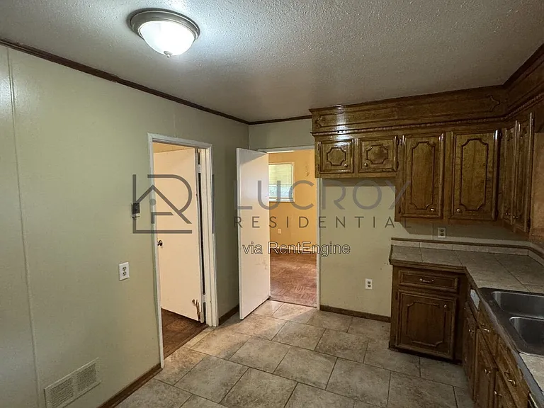 3038 Lakewood Dr — Photo 4