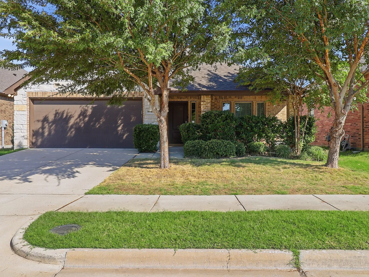 4 bed, 2047 sqft, $2,500 — Photo 2