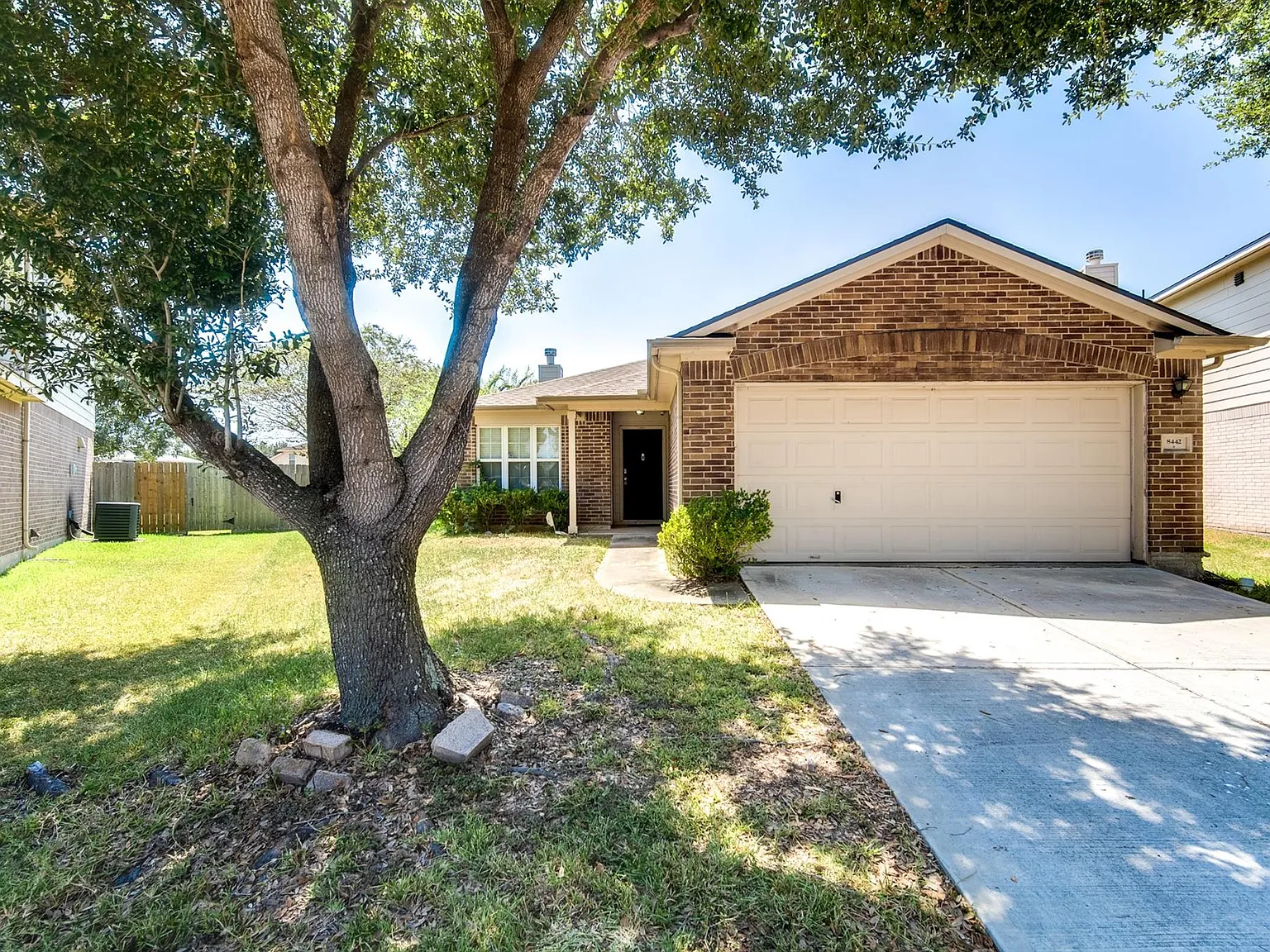 3 bed, 2.0 bath, 1492 sqft, $2,200 — Photo 1