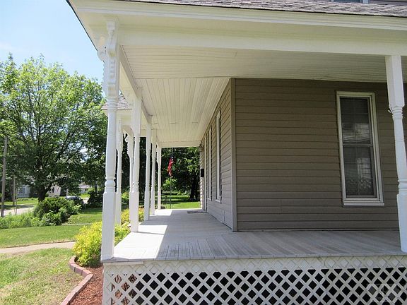5th image of 115 College Ave
