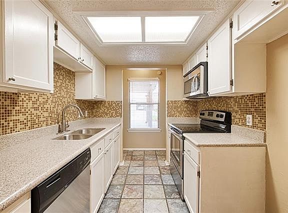 3rd image of 1833 Amber Ln
