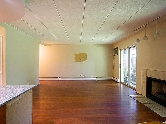 4th image of 1530 Bay View Ave #B-2