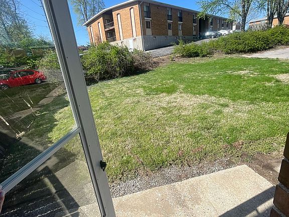 3rd image of 920 Parkcrest Dr #922