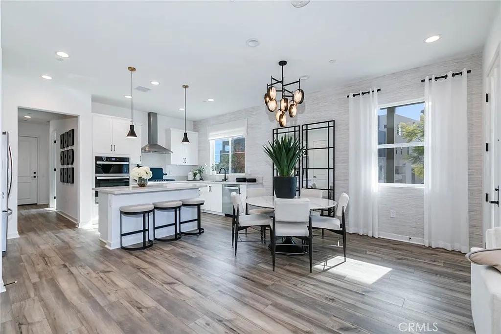 4 bed, 1977 sqft, $6,500 — Photo 4
