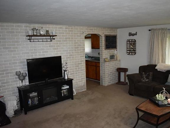 3rd image of 474 Church St