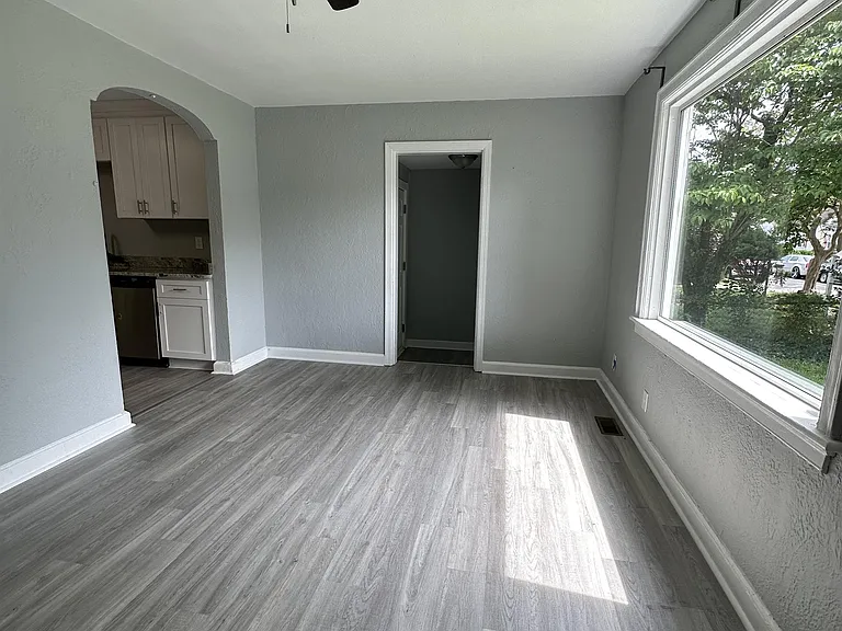 3301 Vimy Ridge Ave — Photo 2