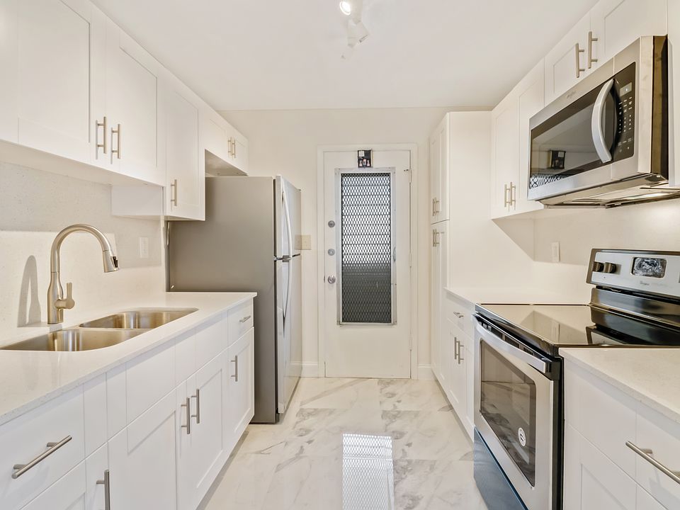 1st image of 1030 9th St APT 605