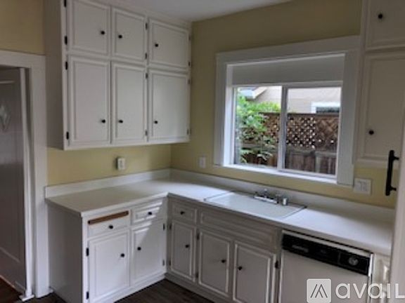 5th image of 623 Palo Alto Ave