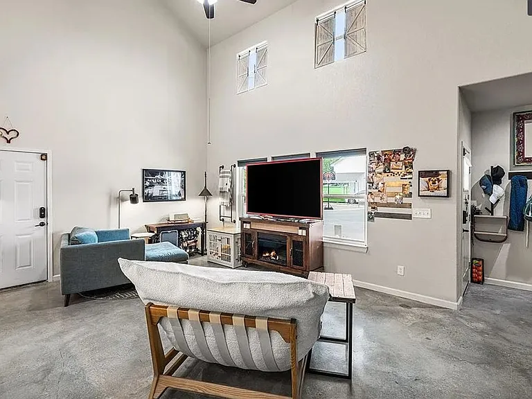 506 Burleson Blvd — Photo 4