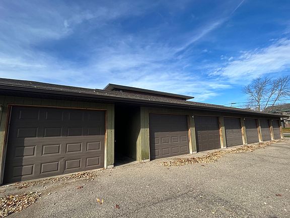 3rd image of 800 W Benton St #19403527