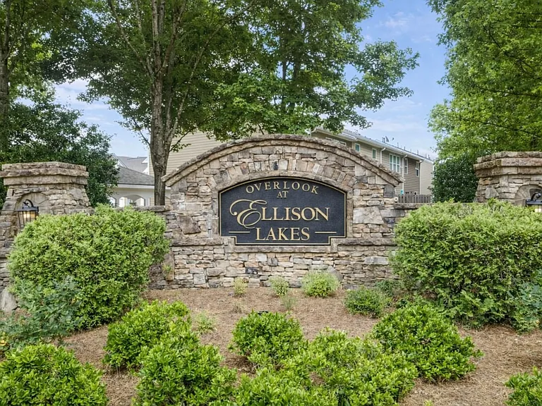 1947 Lakeshore Overlook Cir NW — Photo 40