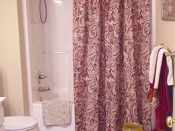 Upstairs full bath