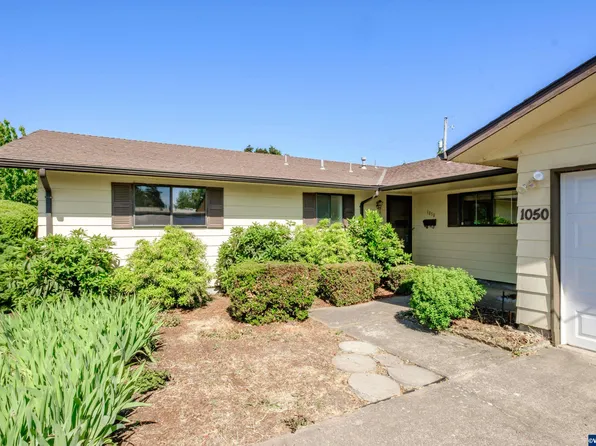 1050 Alberta Ave E, Monmouth, OR 97361