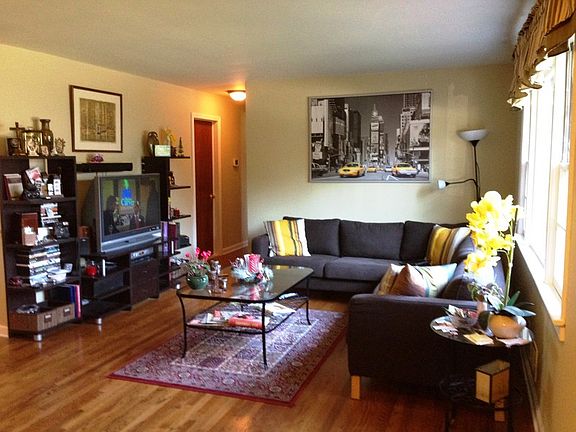 3rd image of 275 Rockland Ave