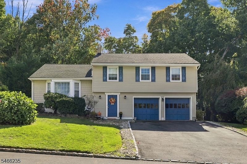 1st image of 10 Shelley Ct