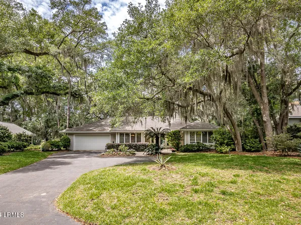 726 Island Cir E, Saint Helena Island, SC 29920
