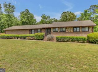 380 Willowwind Dr, Loganville, GA 30052