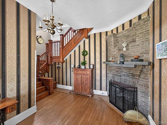 3rd image of 258 N Ocean Avenue