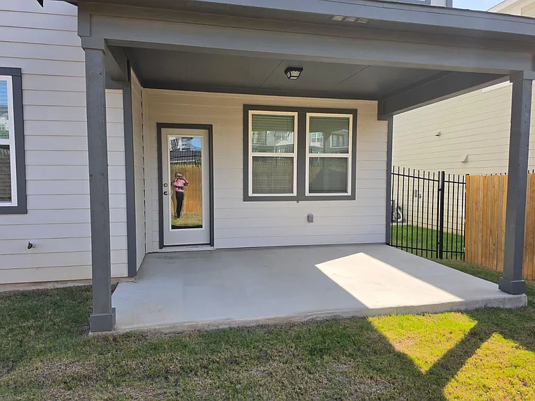 2913 Tavern Dr — Photo 10