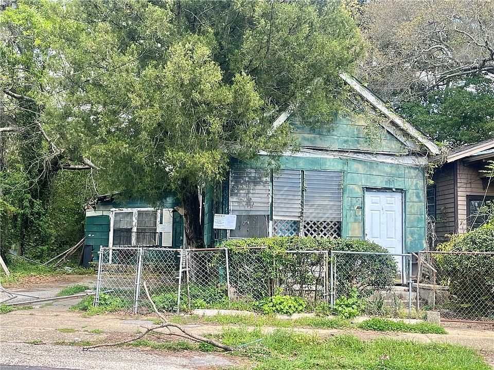 2nd image of 1332 Congress St