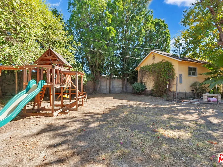 9322 Lasaine Ave — Photo 39