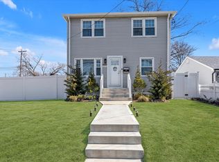 1571 Meadowbrook Rd, Merrick, NY 11566