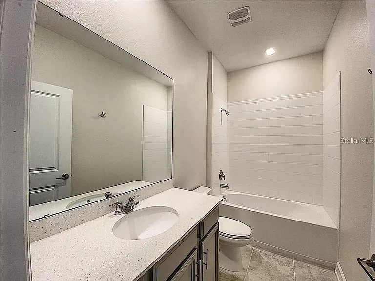 1307 Oak Crest St — Photo 23