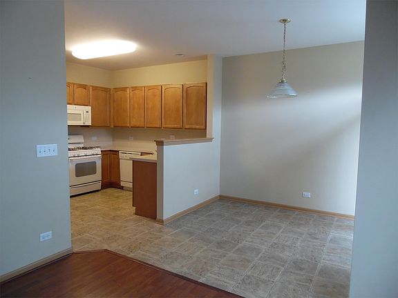2nd image of 1512 Waterside Dr #302-4