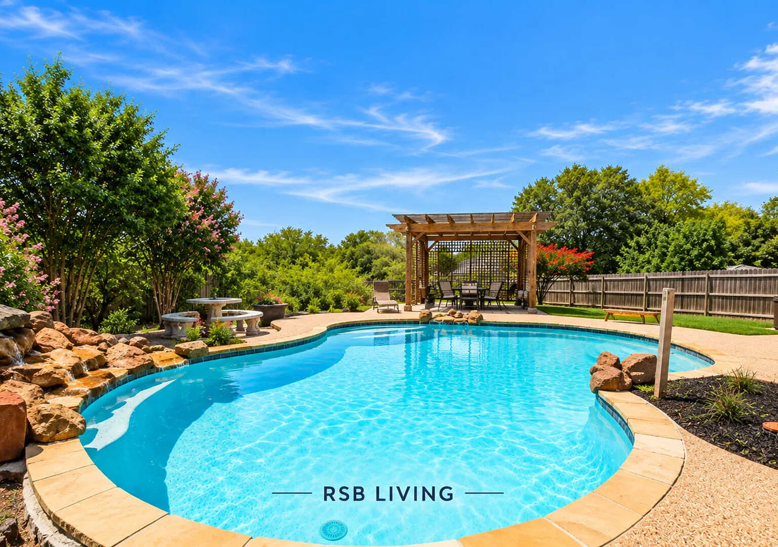 Elite 4BR/2B Home with Hot Tub, Pool, and BBQ — Photo 1
