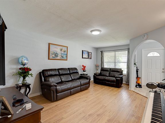 4th image of 400a-400b NE 400a-400b 58th Street