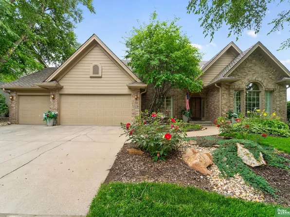 14221 Seward St, Omaha, NE 68154