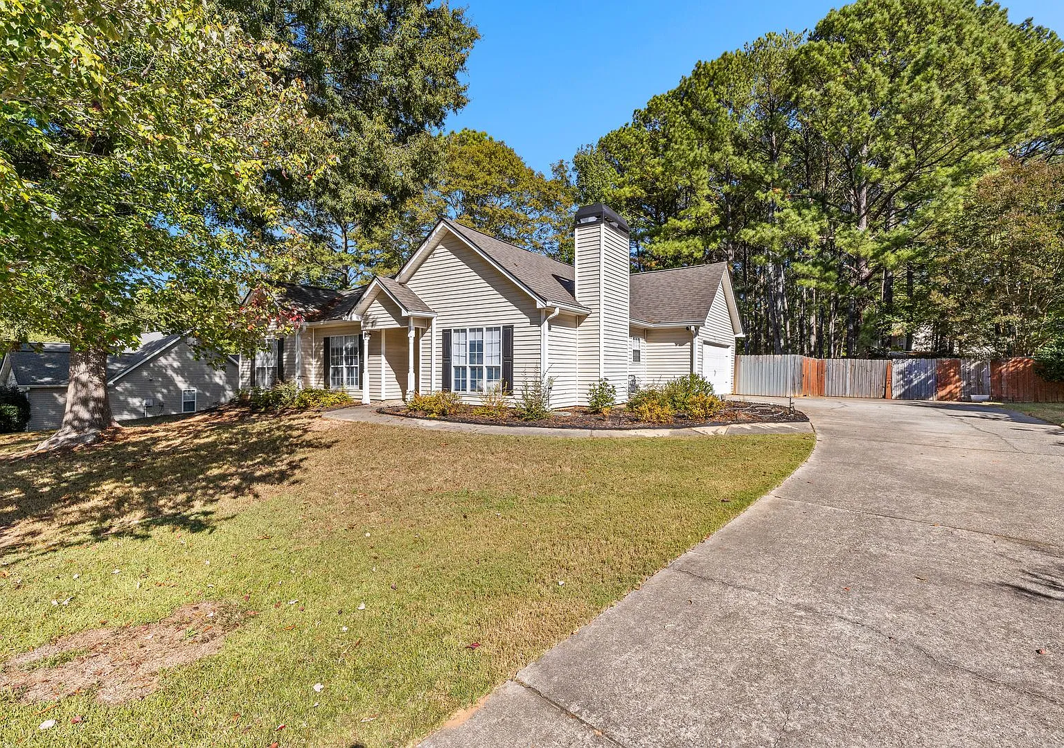 3 Bedroom Ranch in Fayetteville with Large Deck & Fenced Backyard — Photo 1