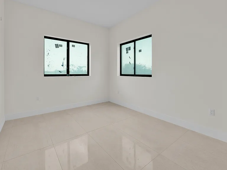 530 SW 11th Ave #202 — Photo 8