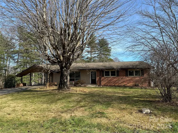 2 Star Ln, Hendersonville, NC 28791