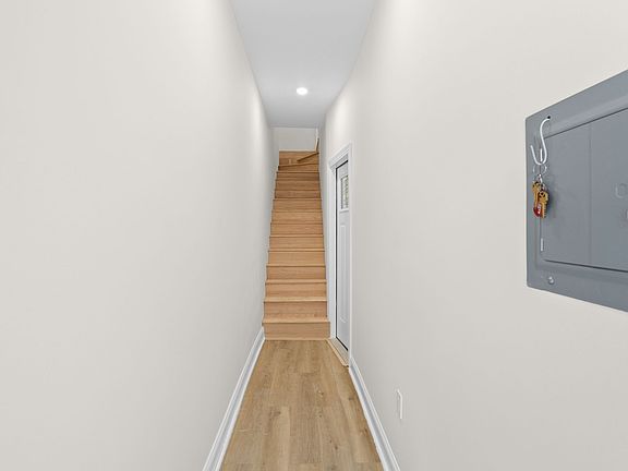 5th image of 2116 N Franklin St #1