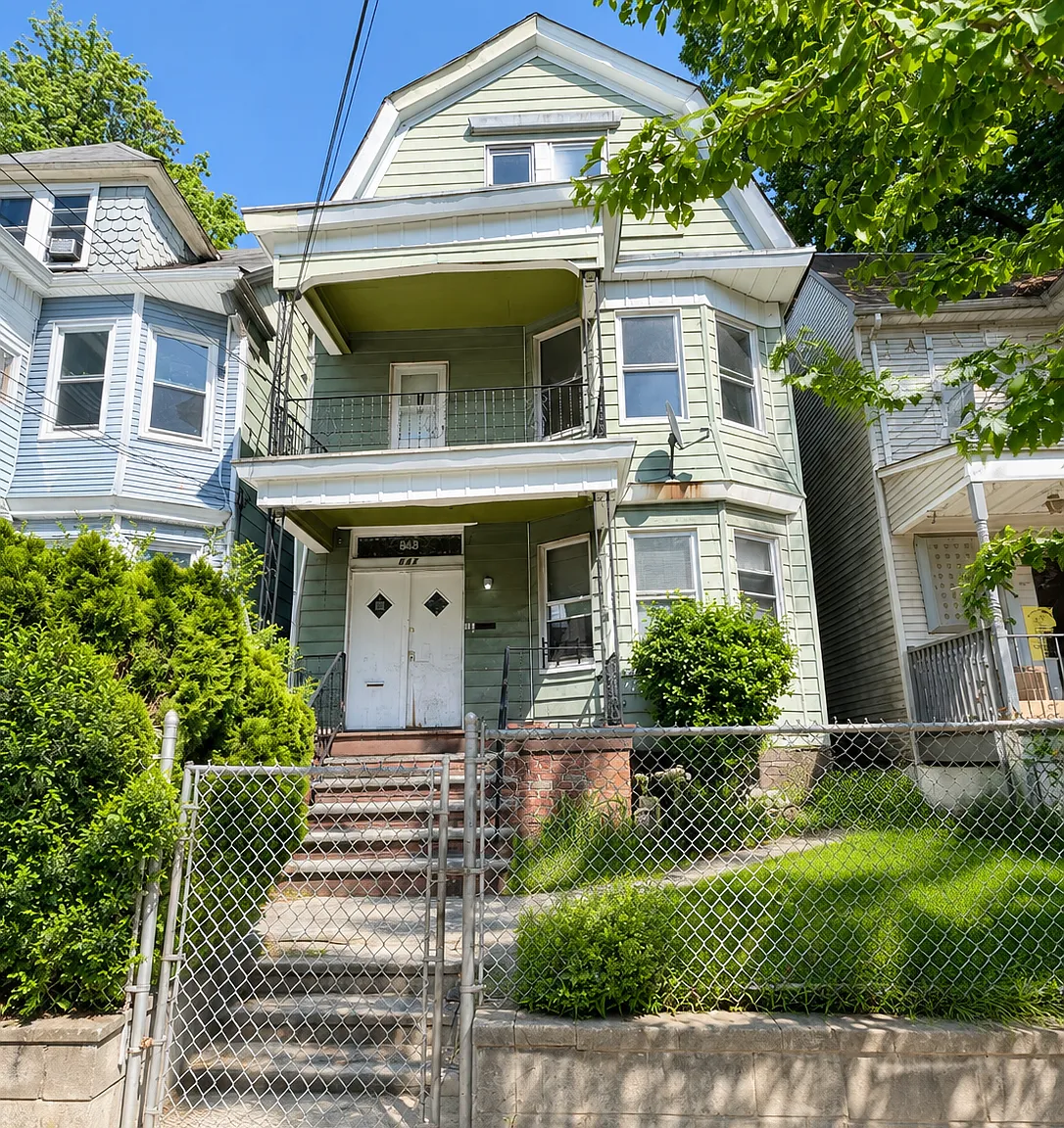3 bed, 1000 sqft, $1,950 — Photo 1