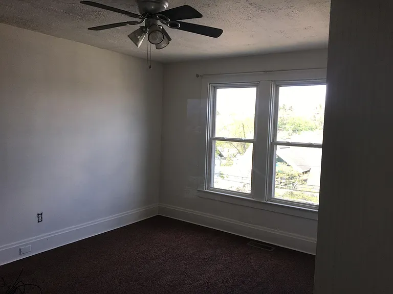 1039 Highland Ave — Photo 7