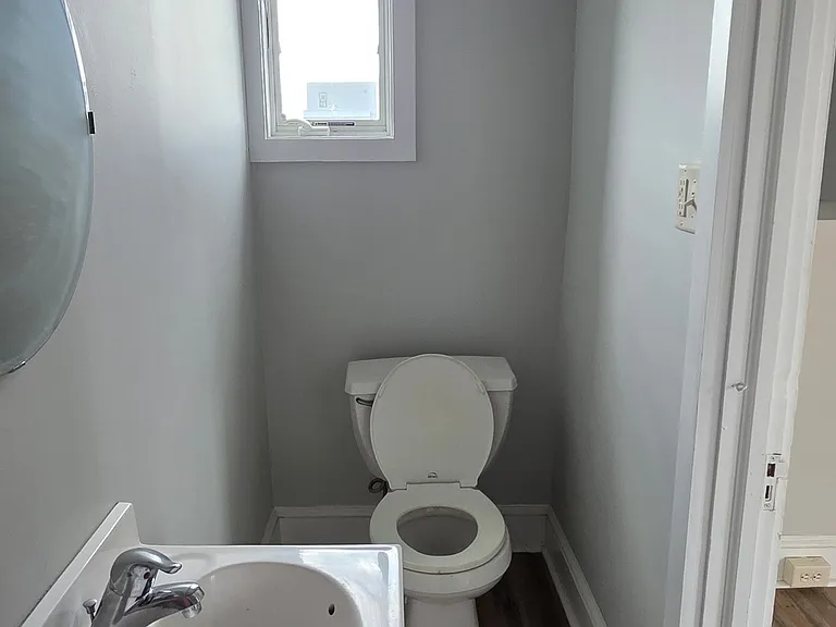 104 W Chestnut St #4 — Photo 4
