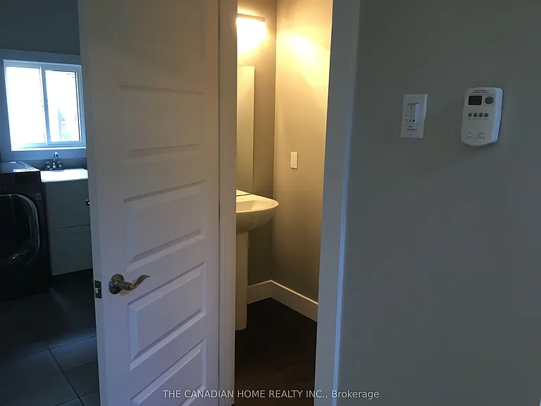 1753 Brayford Ave — Photo 4