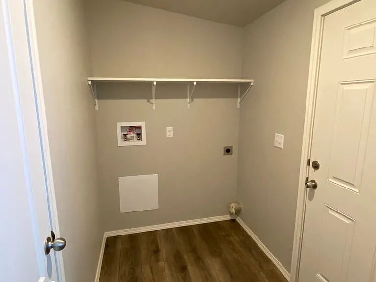 253 W Main St — Photo 16