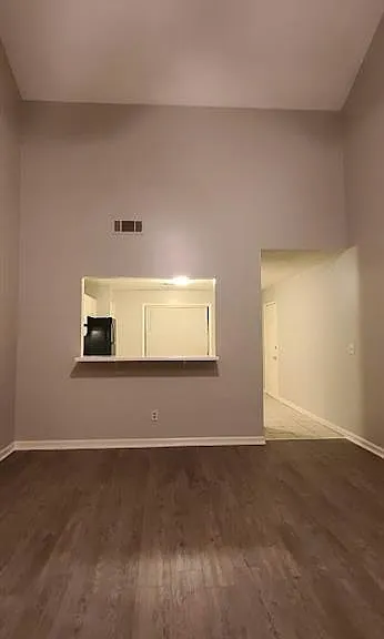 966 Amberly Dr #B — Photo 13