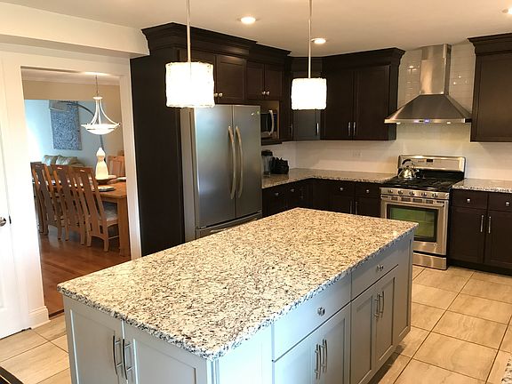 3rd image of 16811 Meadowcrest Dr