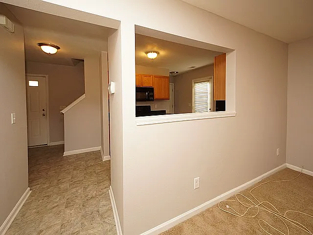 1218 Vistiana Dr — Photo 2
