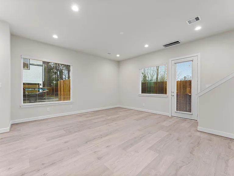 5905 Haring Ln — Photo 11