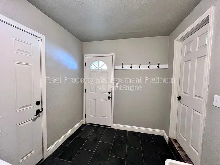 645 W Andrews Ave — Photo 6