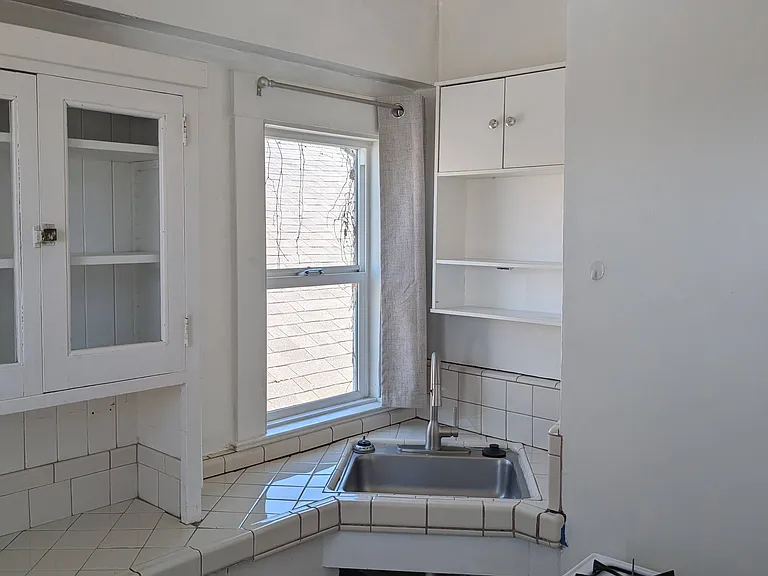 403 Green St #2 — Photo 3