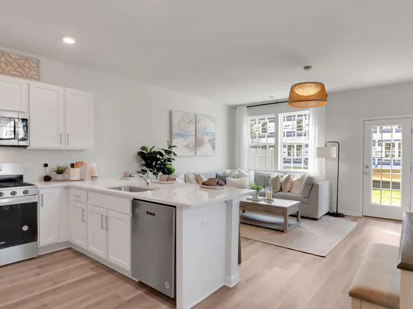 2 Whaler Dr, Runnemede, NJ 08078