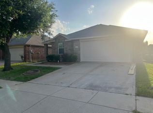 525 Paddle Dr, Crowley, TX 76036